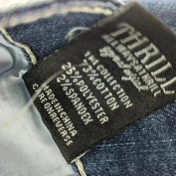 Thrill Women's Size 15 NWT Distressed Stud Back pocket Straight Leg Jeans - Picture 11 of 16